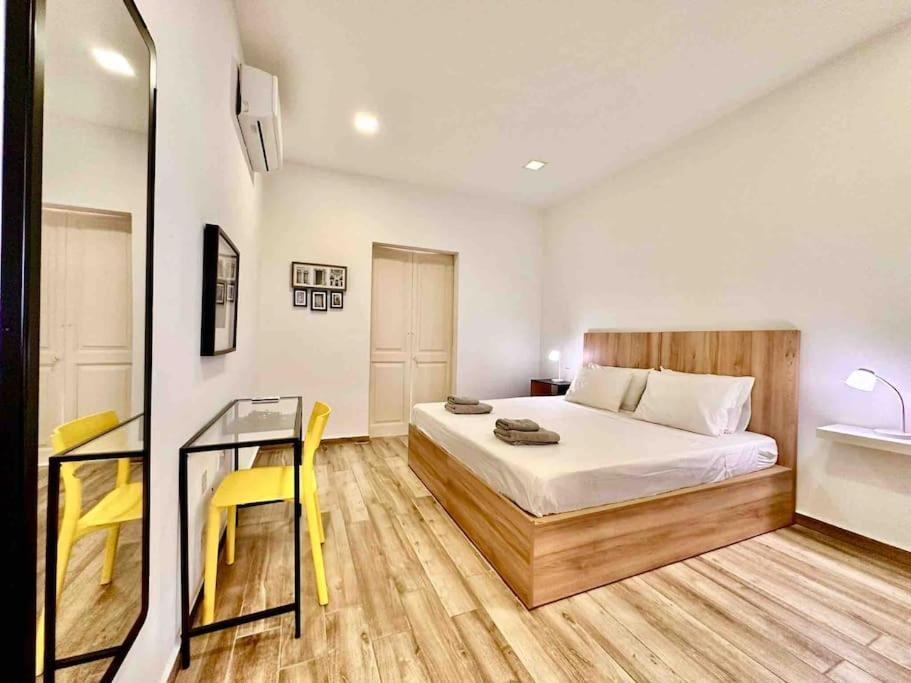 Charming Retreat Off The Sea Front Apartament