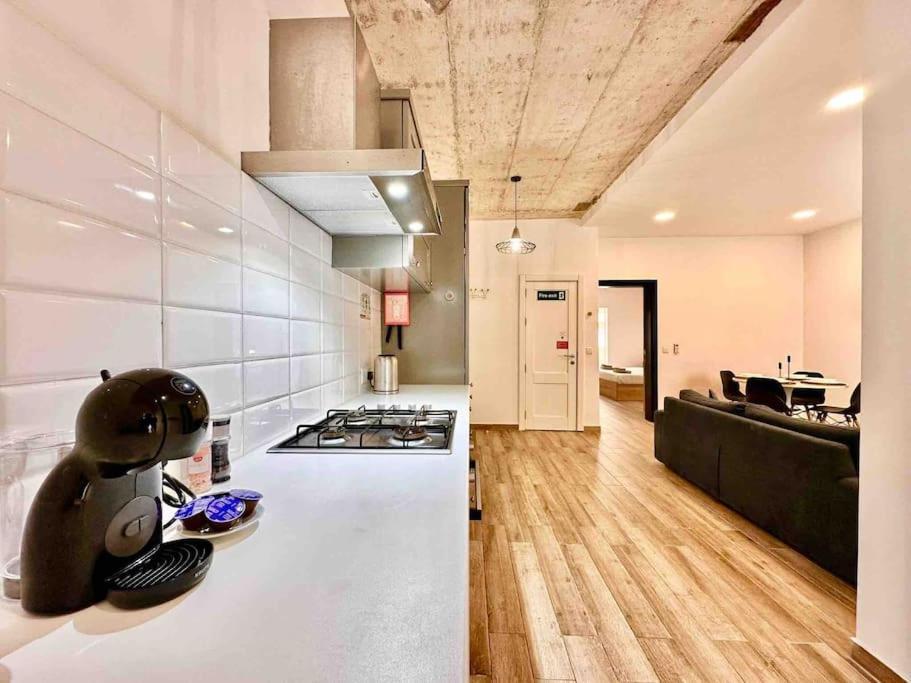 Apartament Charming Retreat Off The Sea Front