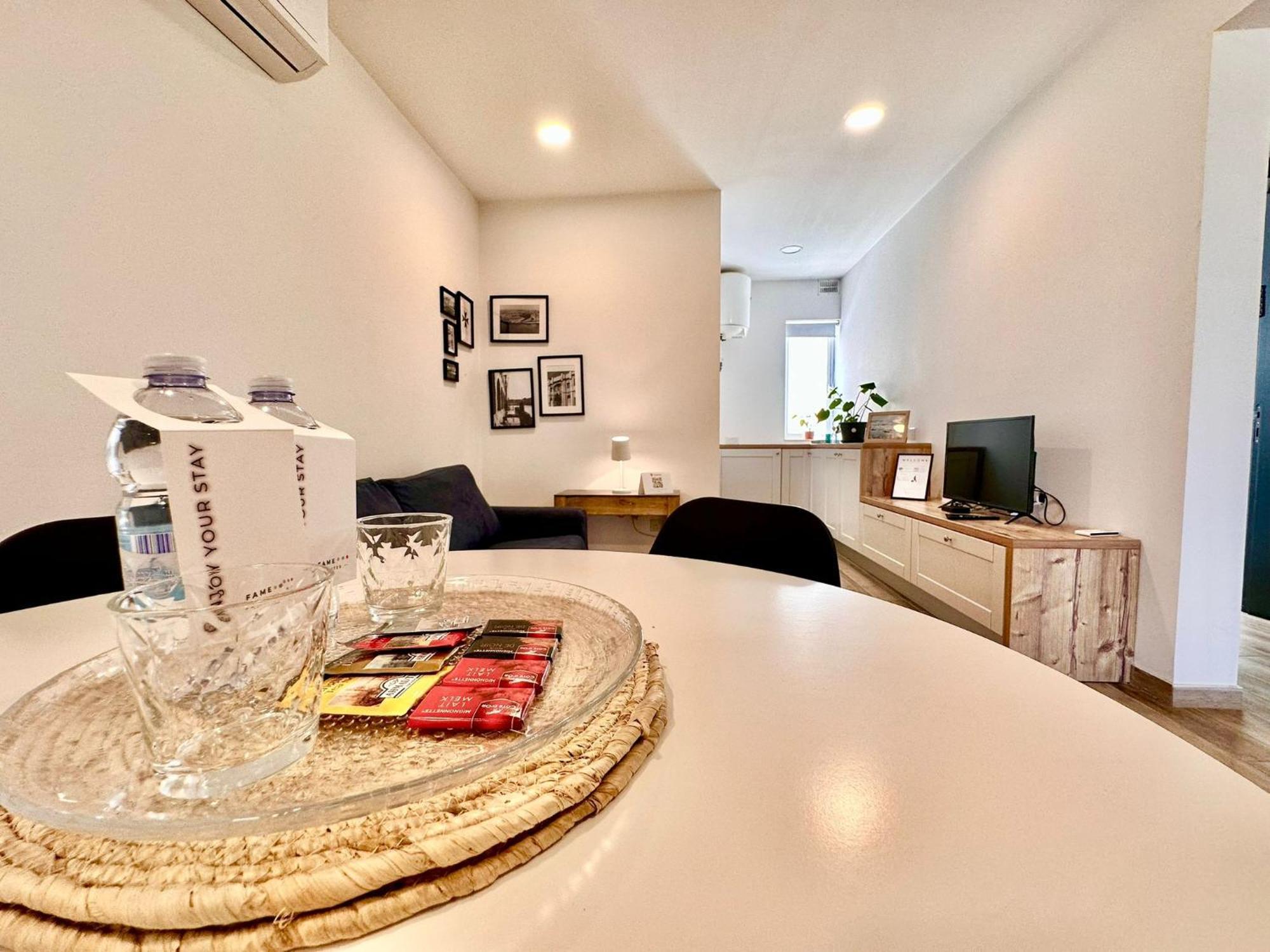 Charming Retreat Off The Sea Front Apartament *