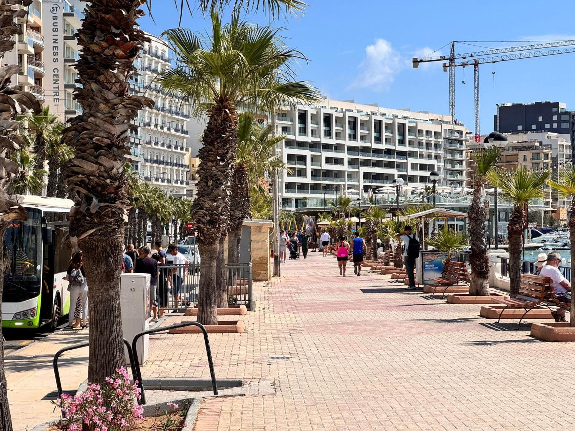 Apartament Charming Retreat Off The Sea Front *